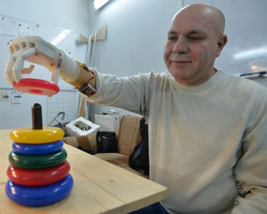 Belarussian young man makes prosthetis for his father