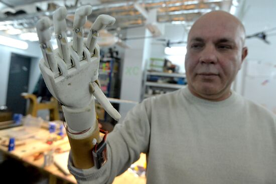 Belarussian young man makes prosthetis for his father