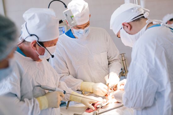 Professor Pyotr Tsarkov gives coloproctology master class at Ivanovo oncology clinic