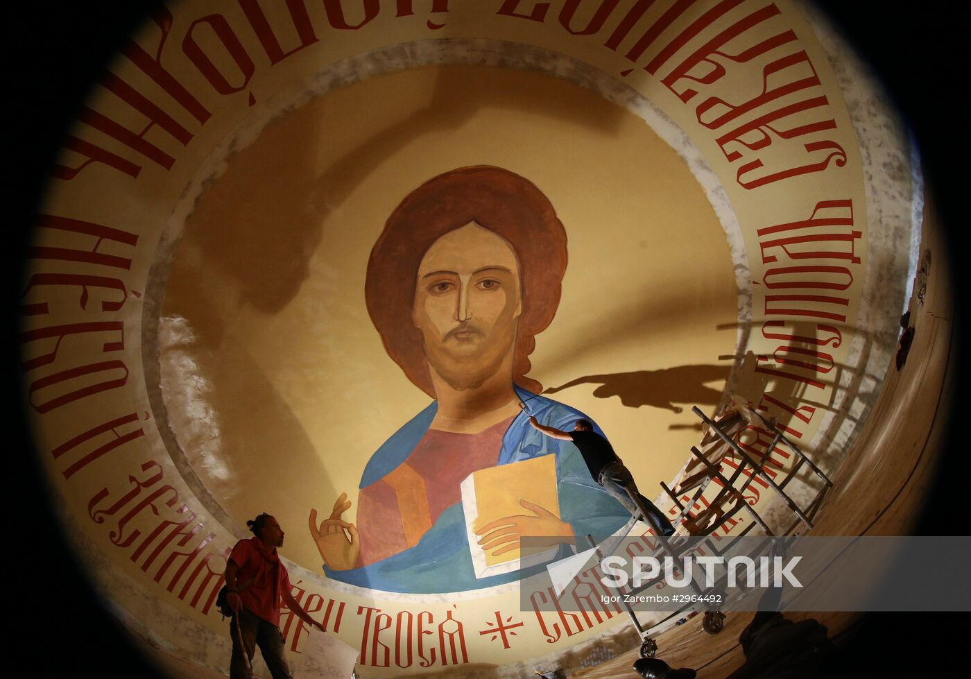 Painting the dome of the Cathedral of Christ the Saviour in Kaliningrad