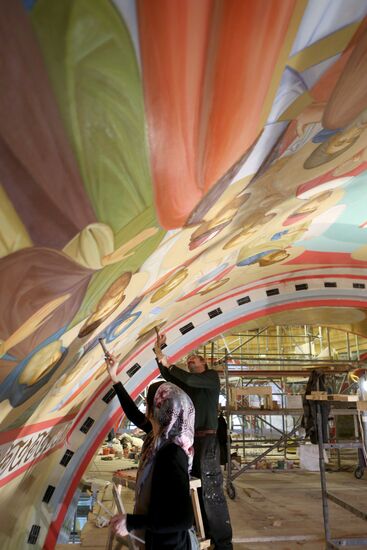 Painting the dome of the Cathedral of Christ the Saviour in Kaliningrad