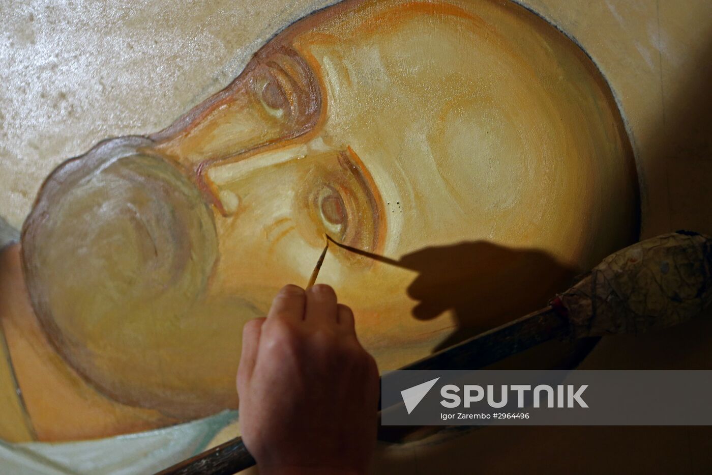 Painting the dome of the Cathedral of Christ the Saviour in Kaliningrad