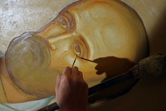 Painting the dome of the Cathedral of Christ the Saviour in Kaliningrad