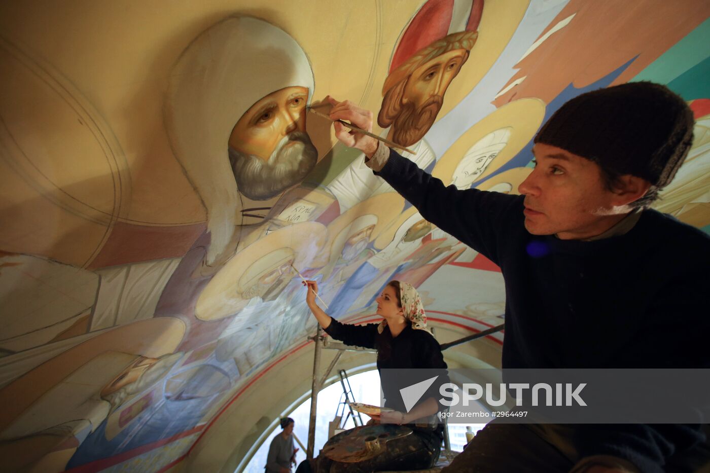 Painting the dome of the Cathedral of Christ the Saviour in Kaliningrad