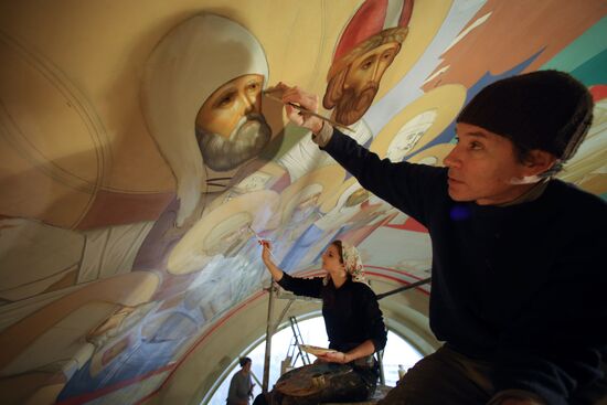 Painting the dome of the Cathedral of Christ the Saviour in Kaliningrad