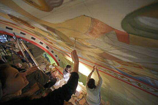 Painting the dome of the Cathedral of Christ the Saviour in Kaliningrad
