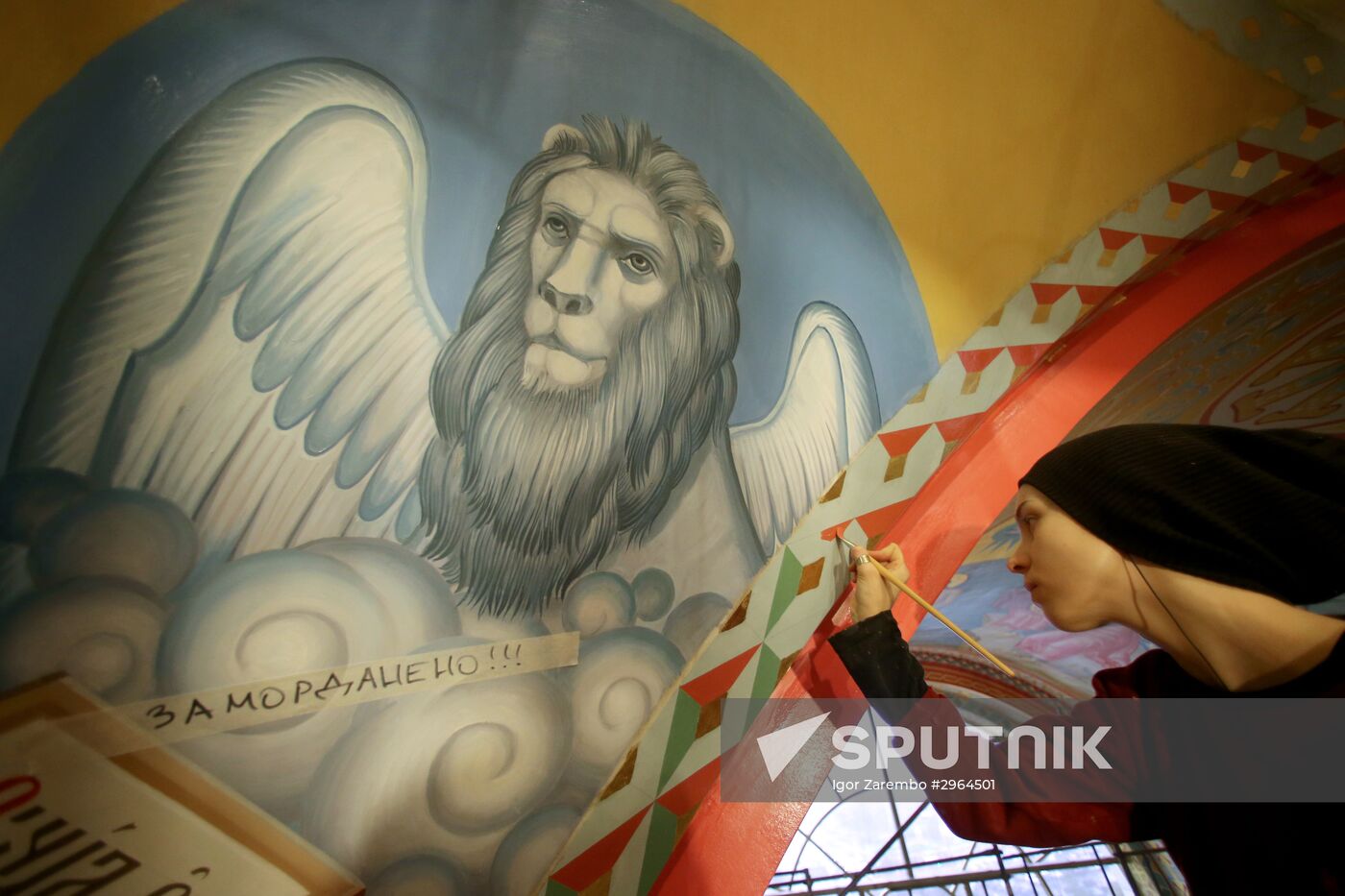 Painting the dome of the Cathedral of Christ the Saviour in Kaliningrad