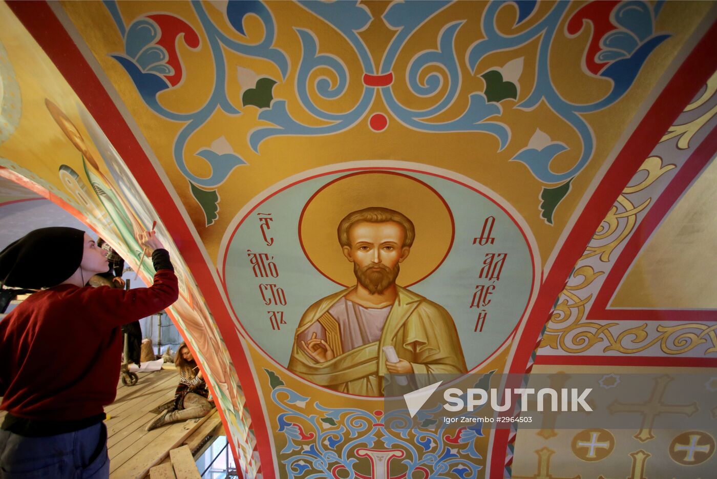 Painting the dome of the Cathedral of Christ the Saviour in Kaliningrad