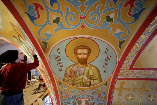 Painting the dome of the Cathedral of Christ the Saviour in Kaliningrad