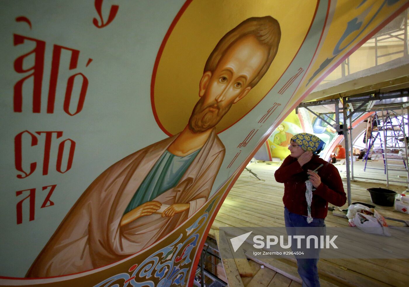 Painting the dome of the Cathedral of Christ the Saviour in Kaliningrad
