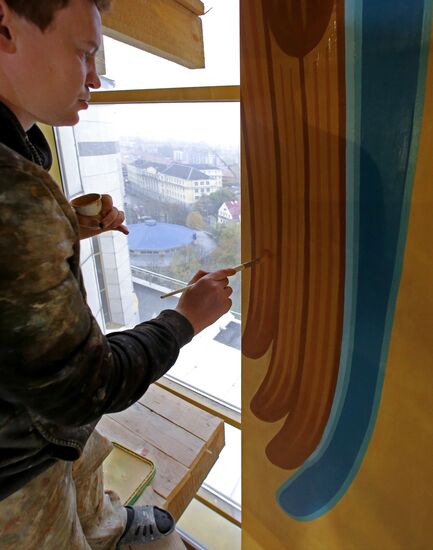 Painting the dome of the Cathedral of Christ the Saviour in Kaliningrad