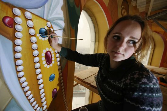 Painting the dome of the Cathedral of Christ the Saviour in Kaliningrad