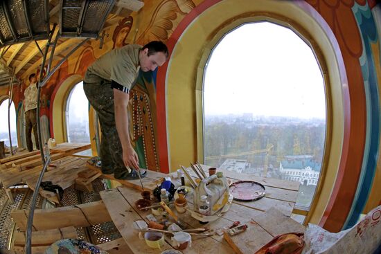 Painting the dome of the Cathedral of Christ the Saviour in Kaliningrad
