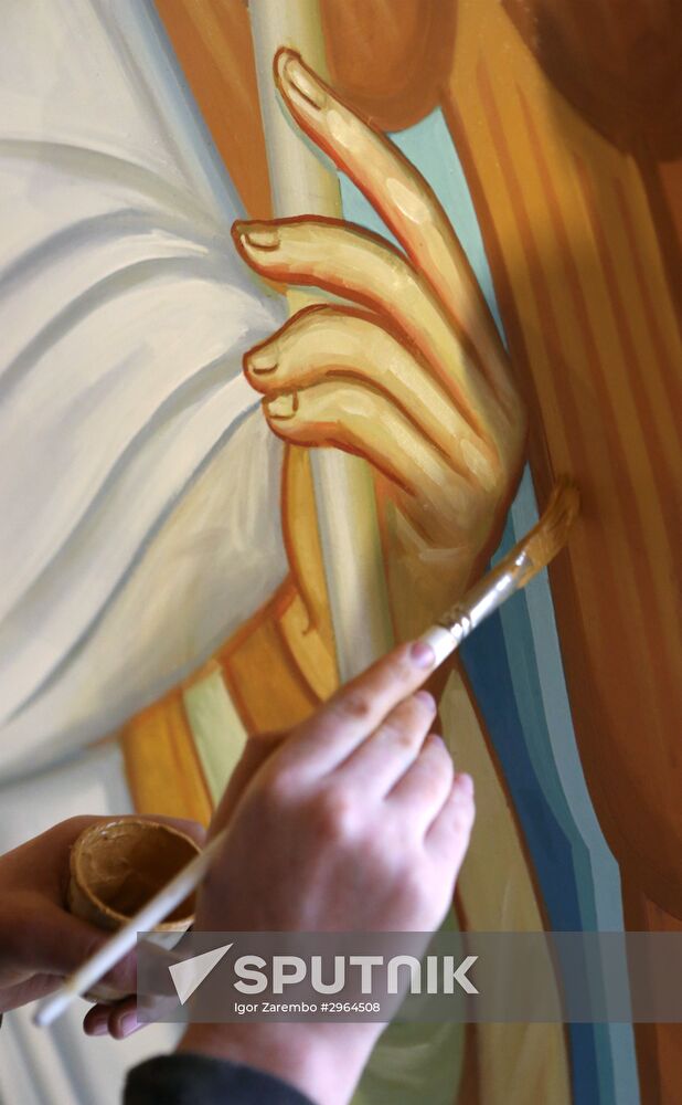 Painting the dome of the Cathedral of Christ the Saviour in Kaliningrad