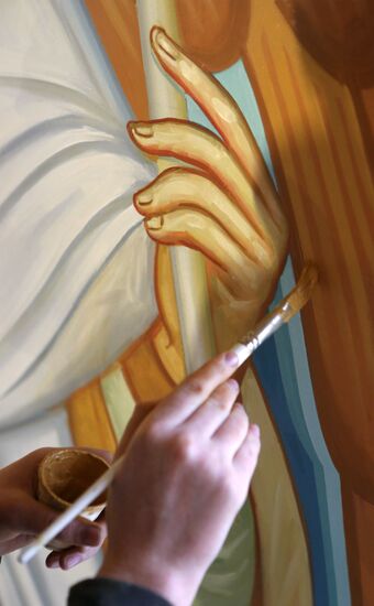 Painting the dome of the Cathedral of Christ the Saviour in Kaliningrad