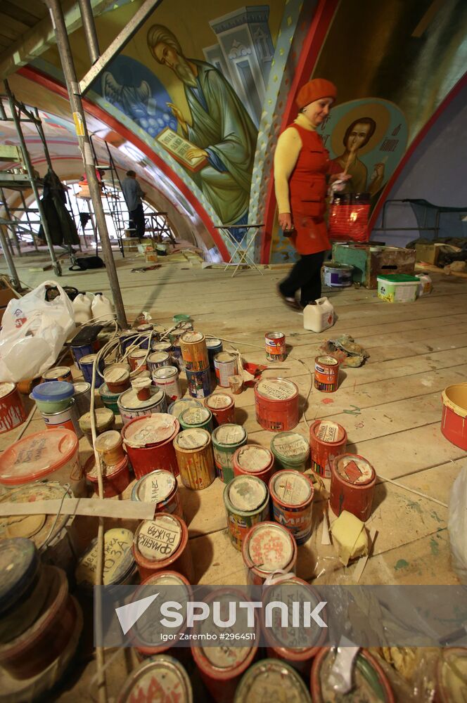 Painting the dome of the Cathedral of Christ the Saviour in Kaliningrad