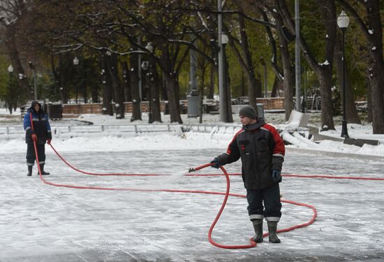 Getting Gorki Park skating rink ready for winter