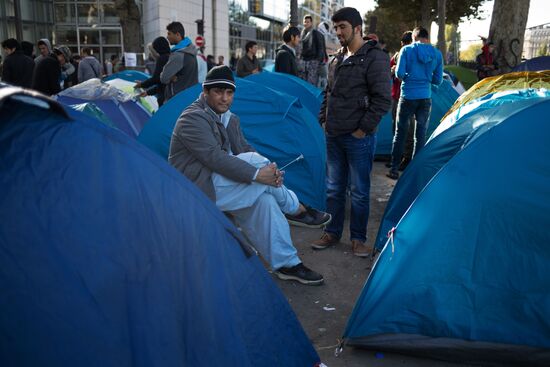 Situation at a Paris refugee camp