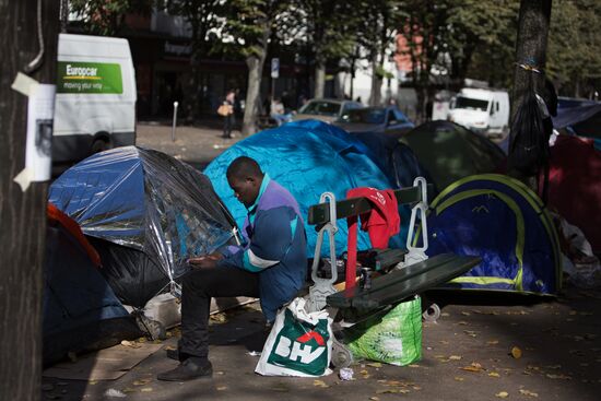 Situation at a Paris refugee camp