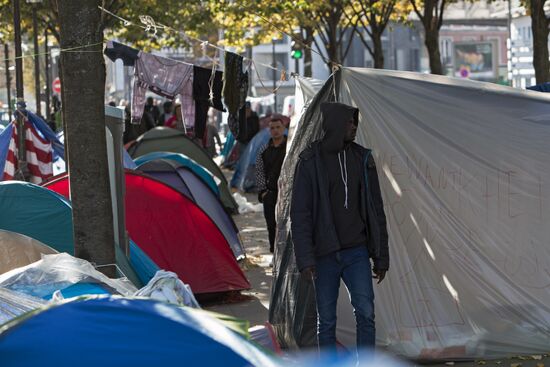 Situation at a Paris refugee camp