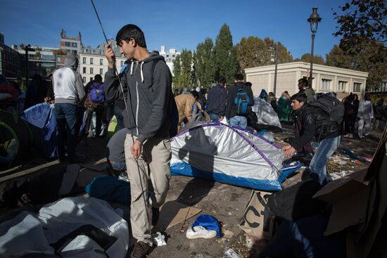 Situation at a Paris refugee camp