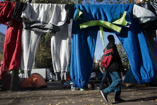 Situation at a Paris refugee camp