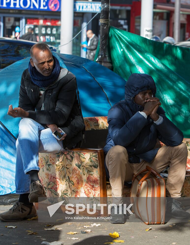 Situation at a Paris refugee camp