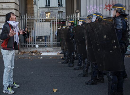 Situation at a Paris refugee camp