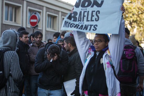 Situation at a Paris refugee camp