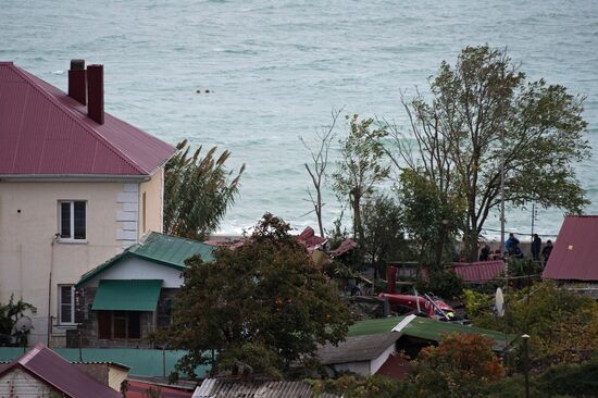 Helicopter falls on a private residence in Sochi
