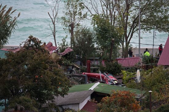 Helicopter falls on a private residence in Sochi