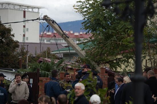 Helicopter falls on a private residence in Sochi