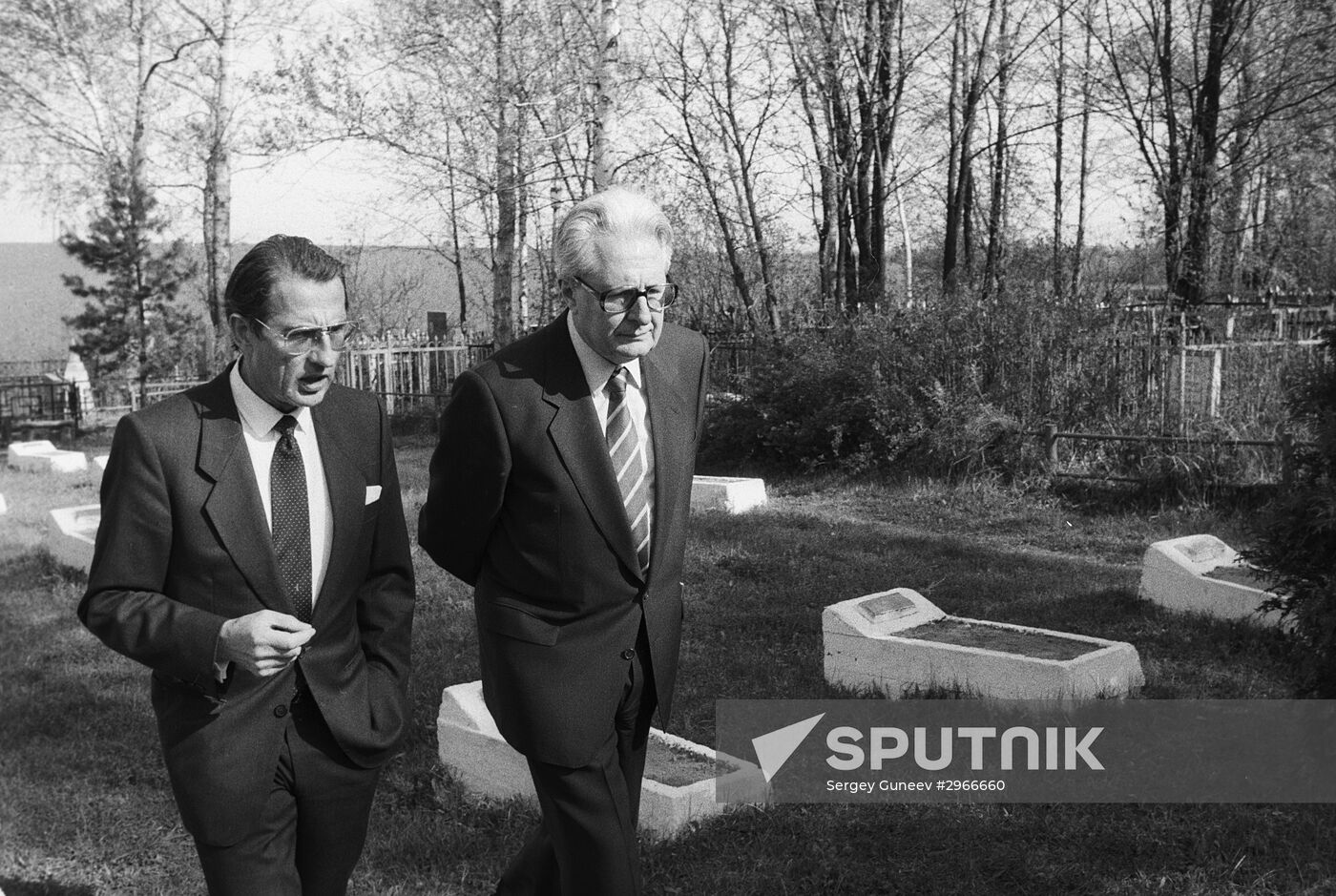 SPD Chairman Hans Vogel visits USSR