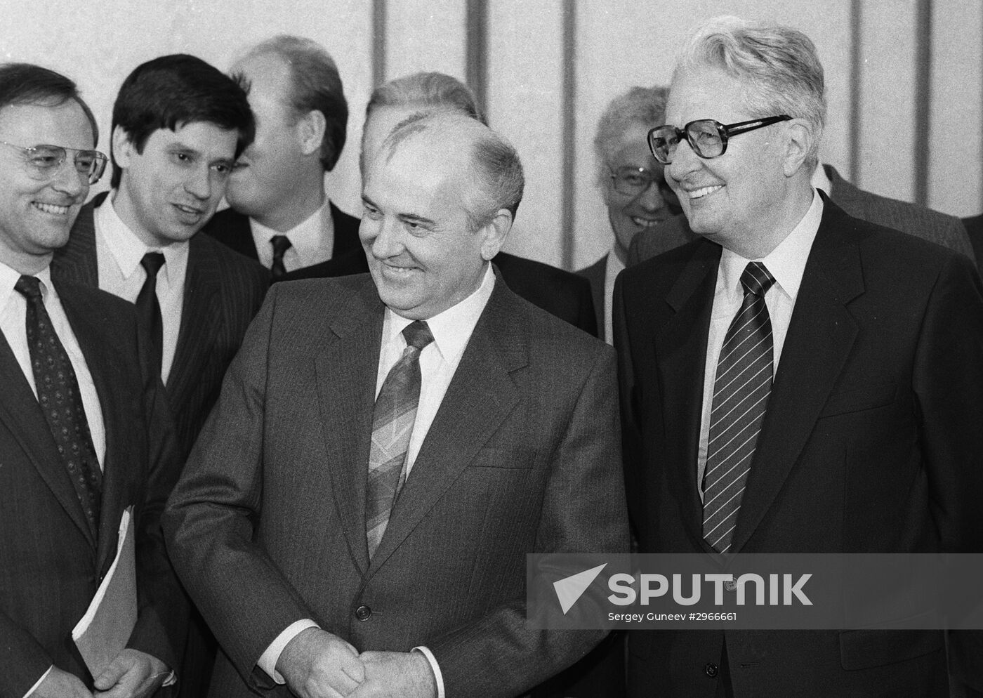 SPD Chairman Hans Vogel visits USSR
