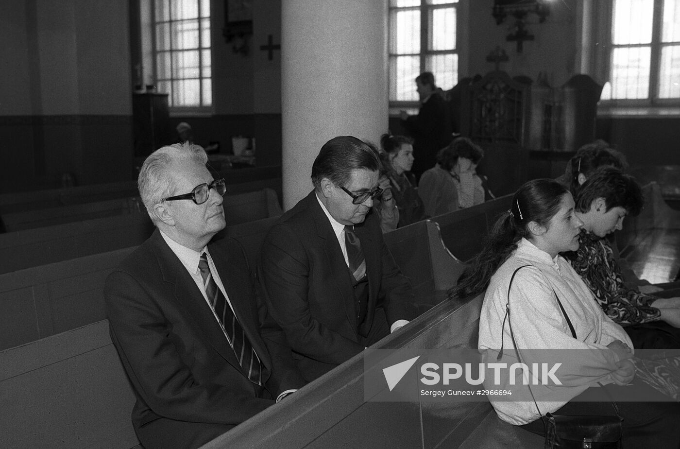 SPD Chairman Hans Vogel visits USSR