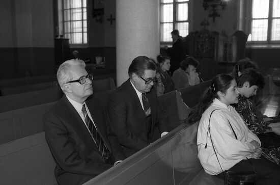 SPD Chairman Hans Vogel visits USSR