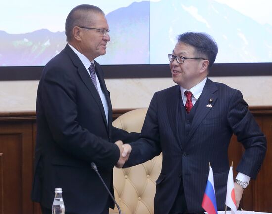 Russian Minister of Economic Development Alexei Ulyukayev meets with Hiroshige Seko