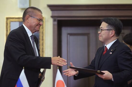 Russian Minister of Economic Development Alexei Ulyukayev meets with Hiroshige Seko