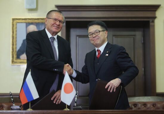 Russian Minister of Economic Development Alexei Ulyukayev meets with Hiroshige Seko