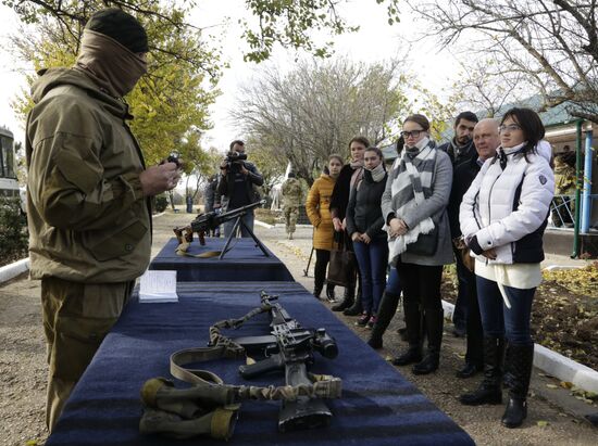 Exhibition performance of border guards in Crimea