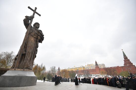 Russian President Vladimir Putin, Prime Minister Dmitry Medvedev attend ceremony to unveil Prince Vladimir monument in Moscow