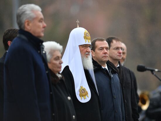 Russian President Vladimir Putin, Prime Minister Dmitry Medvedev attend ceremony to unveil Prince Vladimir monument in Moscow