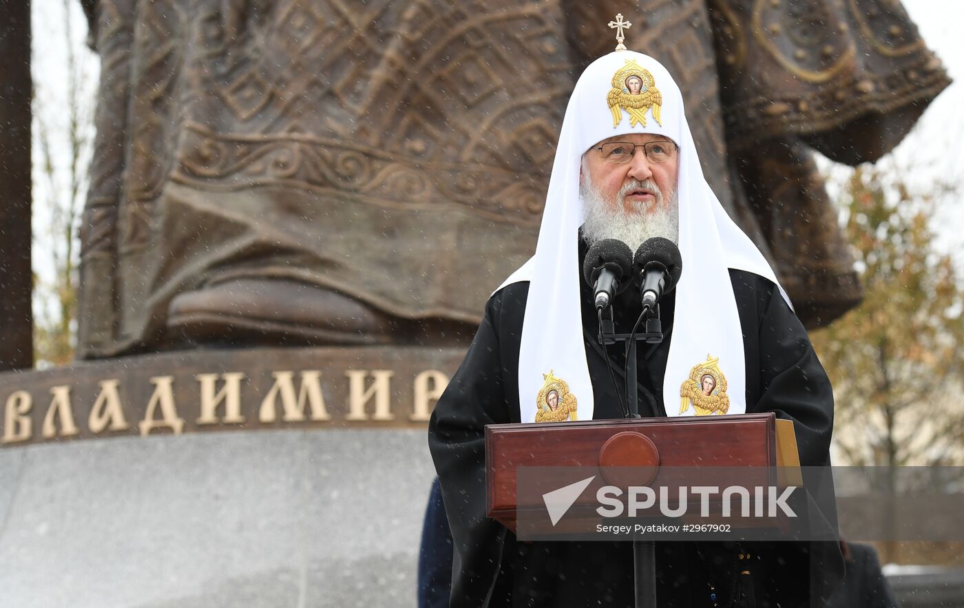 Prince Vladimir monument unveiled in Moscow