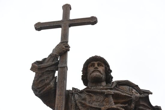 Prince Vladimir monument unveiled in Moscow