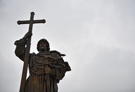 Prince Vladimir monument unveiled in Moscow