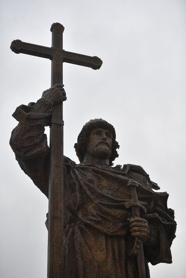 Prince Vladimir monument unveiled in Moscow