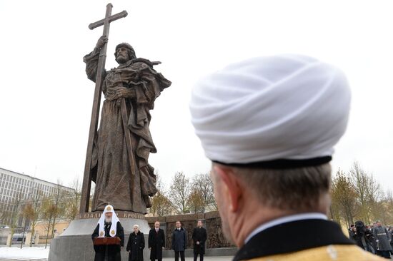 Russian President Vladimir Putin, Prime Minister Dmitry Medvedev attend ceremony to unveil Prince Vladimir monument in Moscow