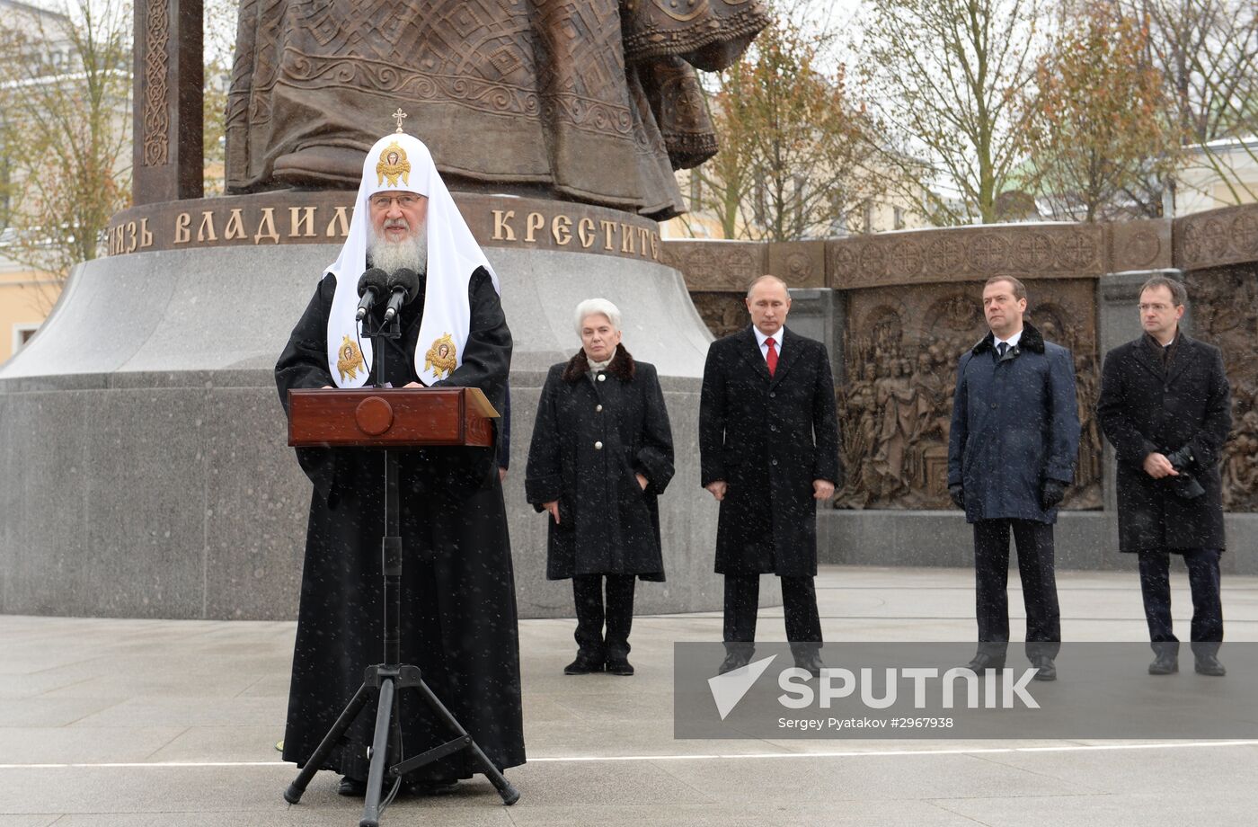 Russian President Vladimir Putin, Prime Minister Dmitry Medvedev attend ceremony to unveil Prince Vladimir monument in Moscow