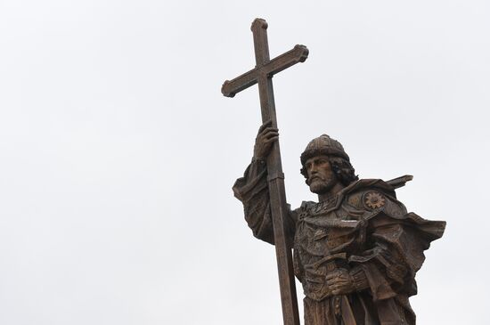 Prince Vladimir monument unveiled in Moscow