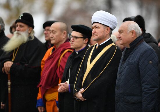 Prince Vladimir monument unveiled in Moscow